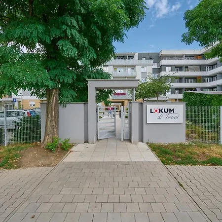 Spacious Suitable For Remote Work With Balcony & Parking By Renters شقة فروتسواف