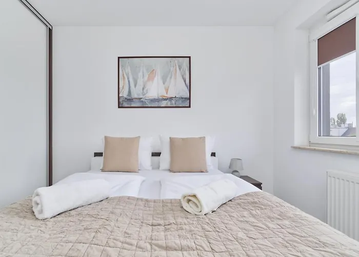 Spacious Suitable For Remote Work With Balcony & Parking By Renters * Vratislav