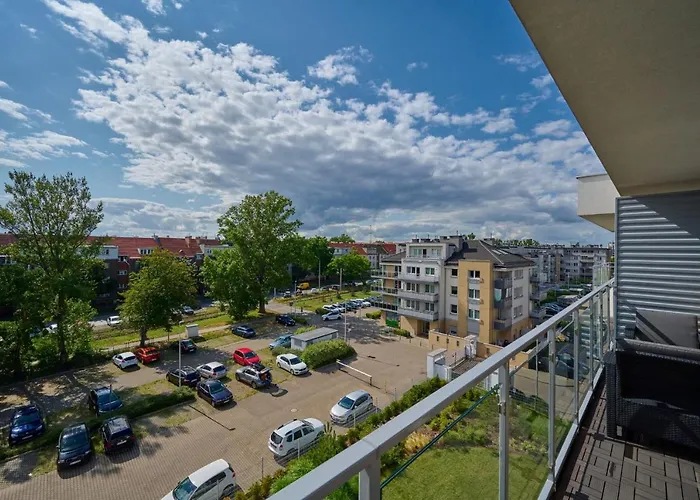 Spacious Suitable For Remote Work With Balcony & Parking By Renters * Vratislav