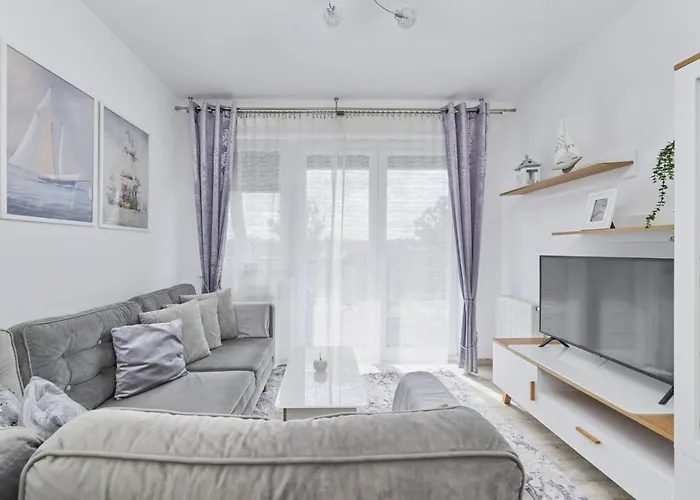 Spacious Suitable For Remote Work With Balcony & Parking By Renters * Vratislav