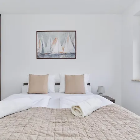 Spacious Suitable For Remote Work With Balcony & Parking By Renters * Wrocław