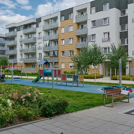 Apartament Spacious Suitable For Remote Work With Balcony & Parking By Renters
