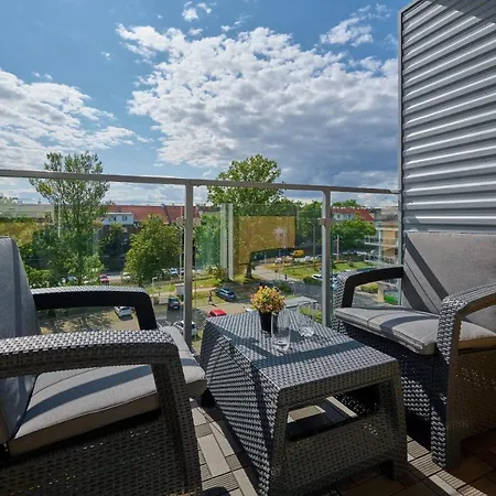 Apartamento Spacious Suitable For Remote Work With Balcony & Parking By Renters *