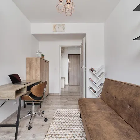 Spacious Suitable For Remote Work With Balcony & Parking By Renters Apartamento Wrocław