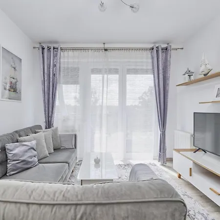 Spacious Suitable For Remote Work With Balcony & Parking By Renters * Wrocław