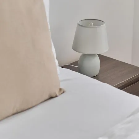Spacious Suitable For Remote Work With Balcony & Parking By Renters Apartment *