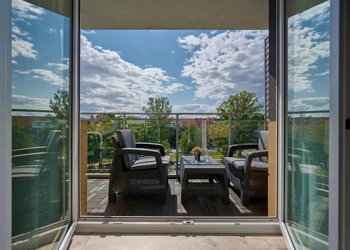 Spacious Suitable For Remote Work With Balcony & Parking By Renters Apartment Breslau