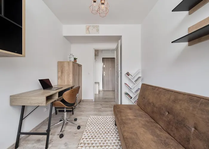 Spacious Suitable For Remote Work With Balcony & Parking By Renters Apartment Breslau