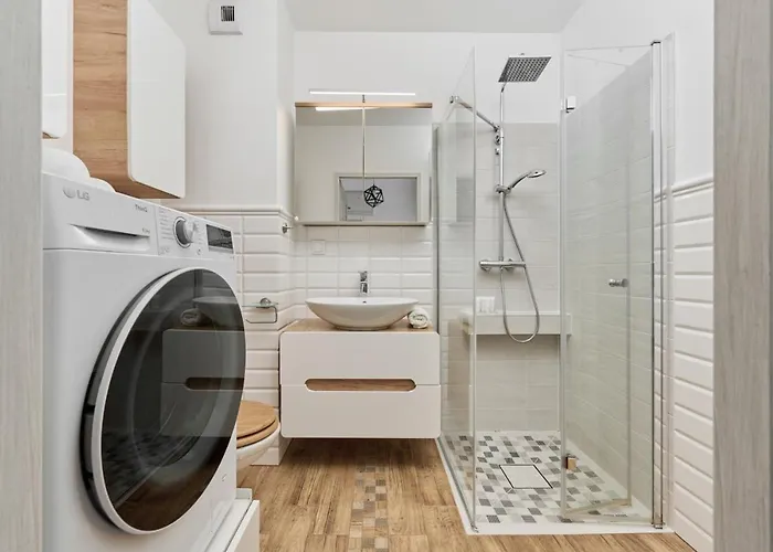 Spacious Suitable For Remote Work With Balcony & Parking By Renters Breslau